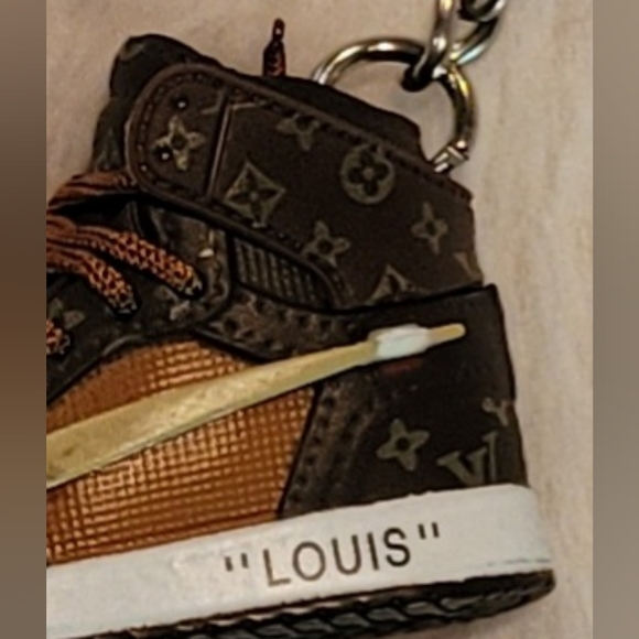 New Luxury Inspired Keychain / LAST ONE in Brown - Picture 3 of 5